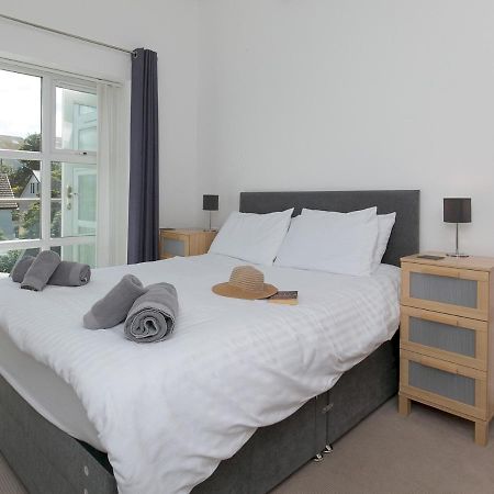 Pass The Keys 2 Bed Sea View Apartment With Balcony Parking Benllech Eksteriør billede