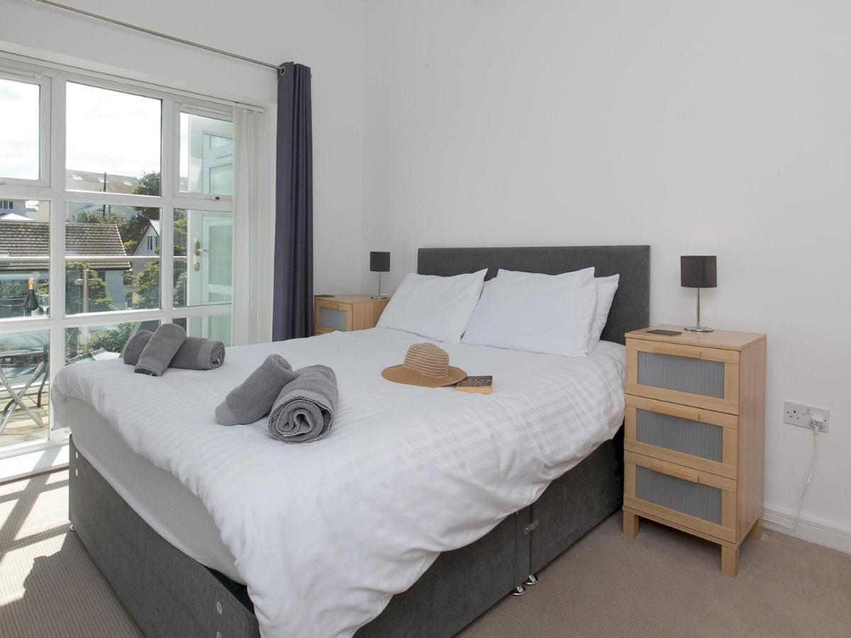 Pass The Keys 2 Bed Sea View Apartment With Balcony Parking Benllech Eksteriør billede