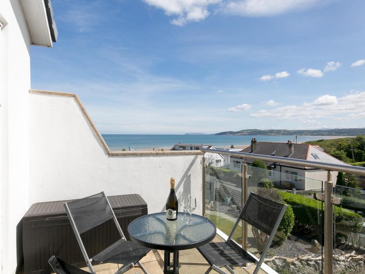 Pass The Keys 2 Bed Sea View Apartment With Balcony Parking Benllech Eksteriør billede