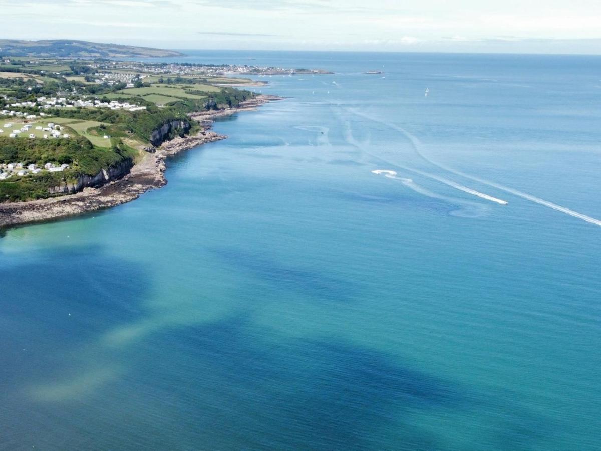 Pass The Keys 2 Bed Sea View Apartment With Balcony Parking Benllech Eksteriør billede