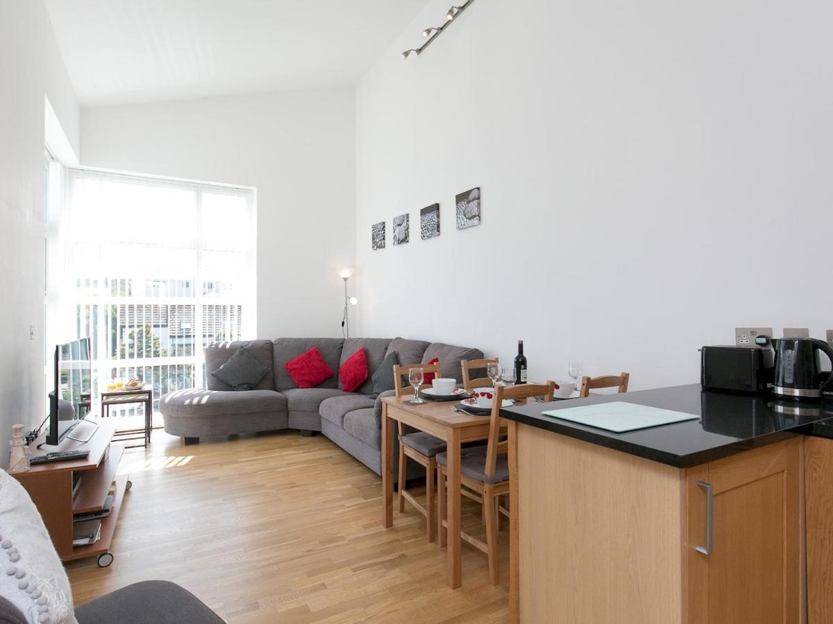 Pass The Keys 2 Bed Sea View Apartment With Balcony Parking Benllech Eksteriør billede