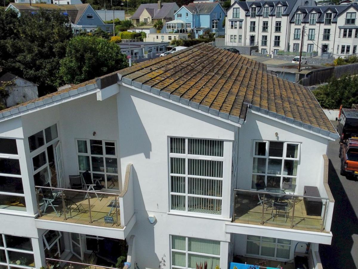 Pass The Keys 2 Bed Sea View Apartment With Balcony Parking Benllech Eksteriør billede