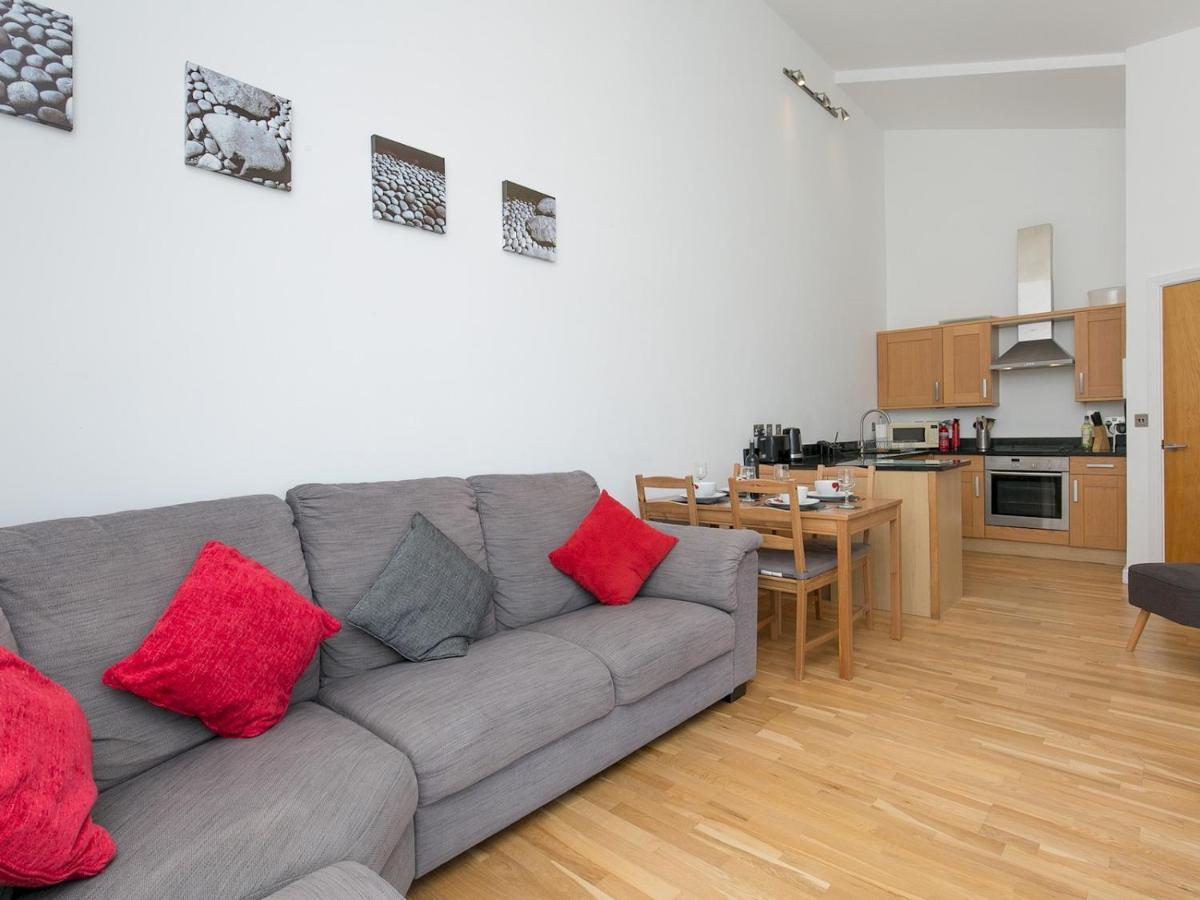 Pass The Keys 2 Bed Sea View Apartment With Balcony Parking Benllech Eksteriør billede