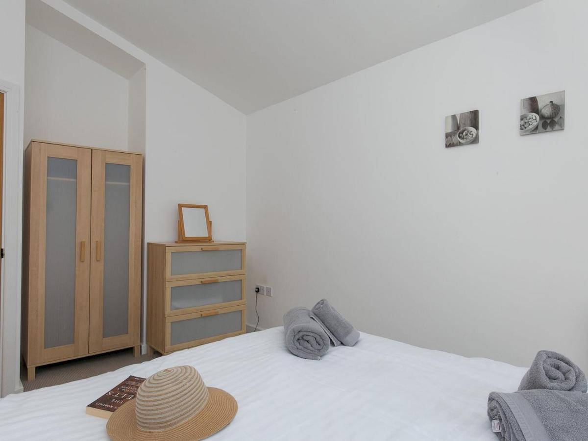 Pass The Keys 2 Bed Sea View Apartment With Balcony Parking Benllech Eksteriør billede